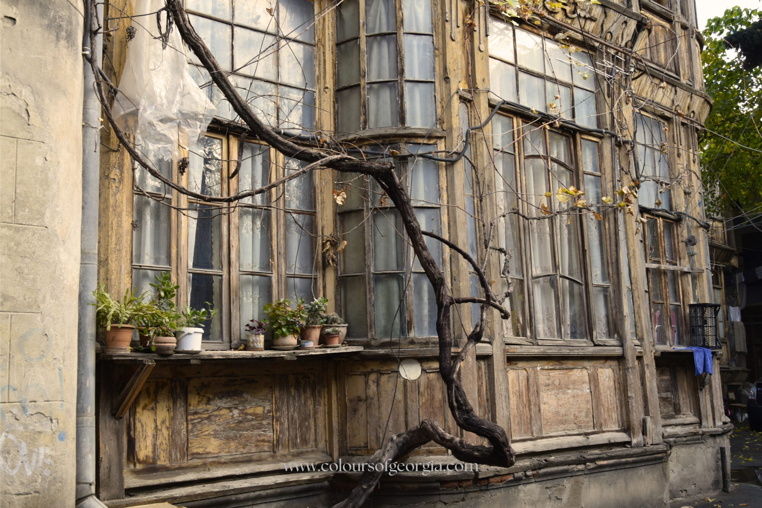 cortile_chugureti Tbilisi, Georgia, cortile nel quartiere Chugureti